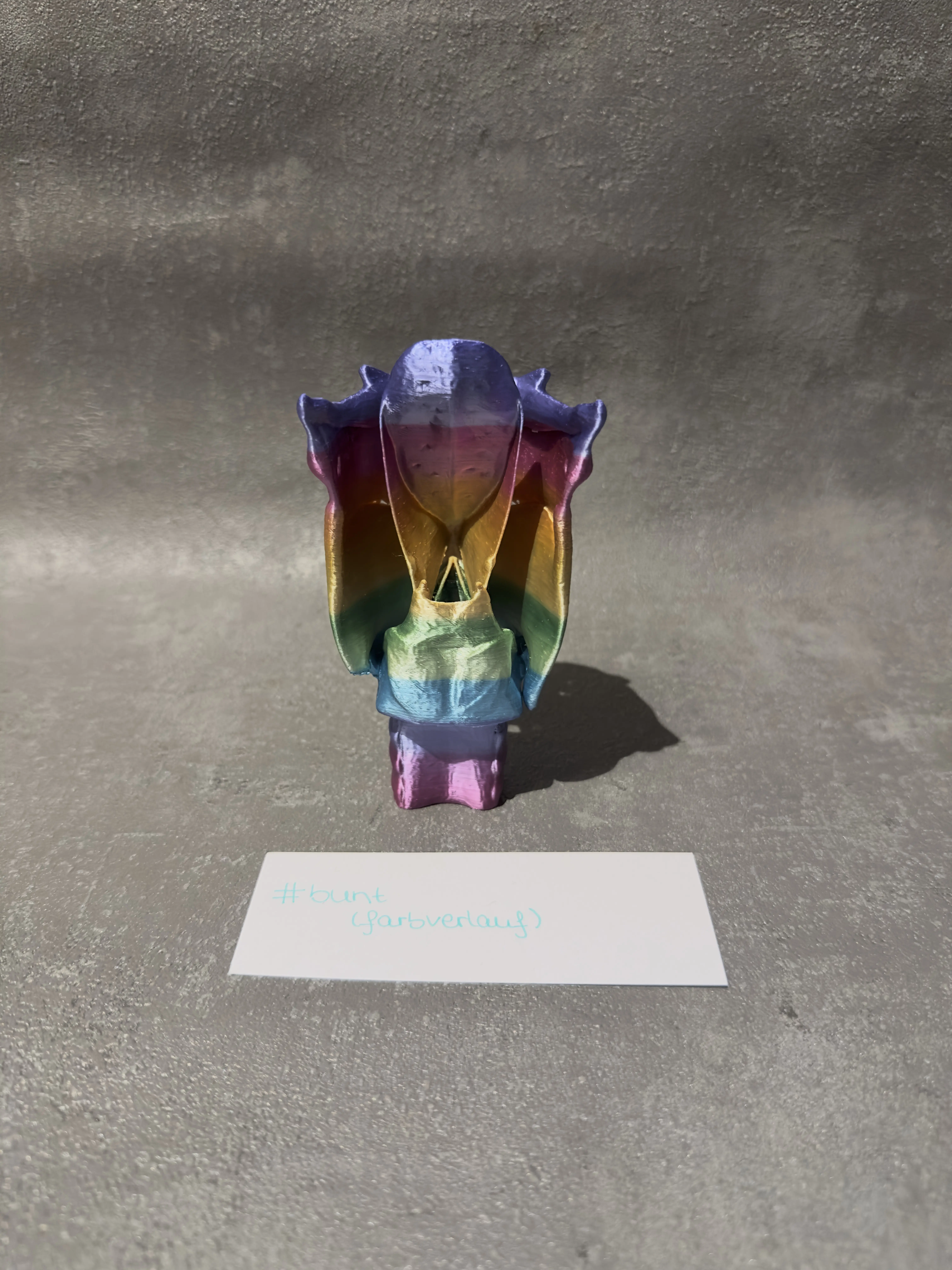3D-gedrucktes Larynx-Modell in bunt für die Stimmtherapie